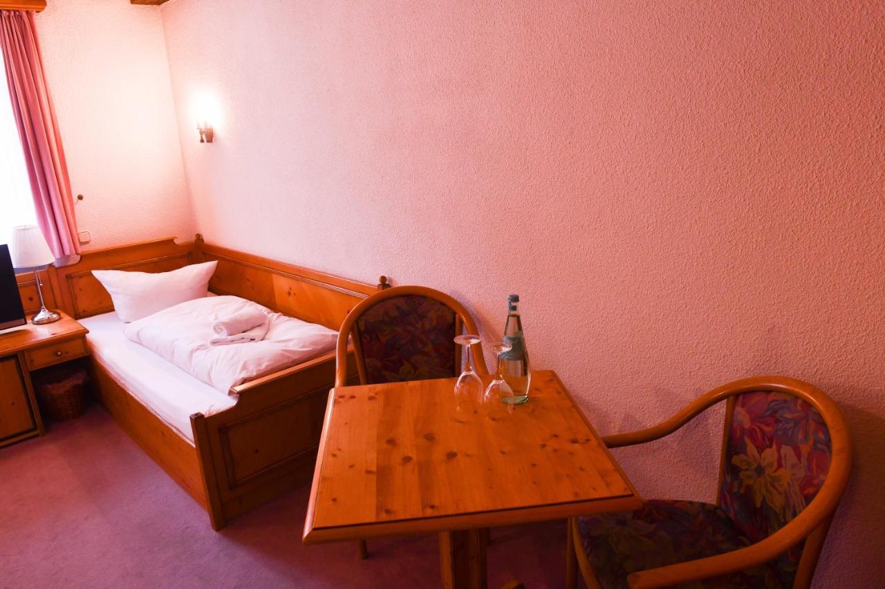 Hotel Gaestehaus Linde Mörnsheim Eksteriør bilde